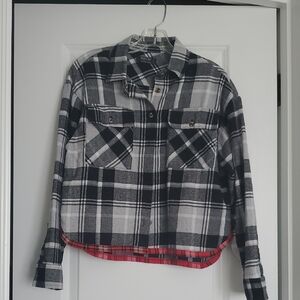 Jolie & Joy Cropped Plaid Shirt With Red Shirttail Accent Sz S